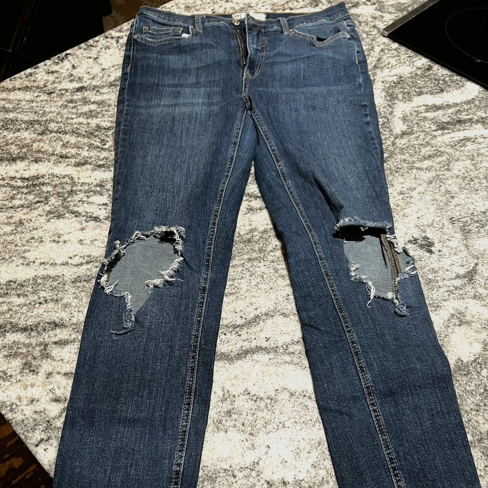 FREE PEOPLE HIGH WAIST SKINNY JEANS  BLUE BLOWN OUT KNEES 💕 EXCELLENT! SZ 30